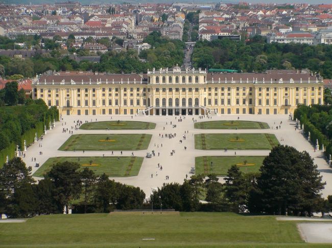 グロリエッテ屋上から見たシェーンブルン宮殿と庭園
