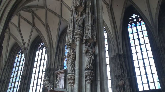 シュテファン寺院内