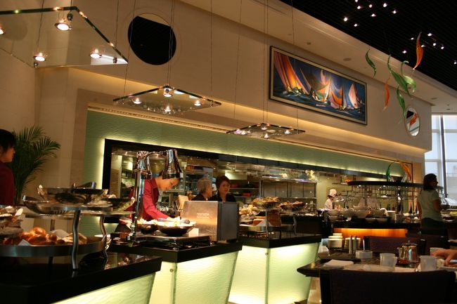 ランガムホテルのモーニングレストラン。クラブラウンジより充実しているので、朝食をしっかり食べたい方にはお勧め。