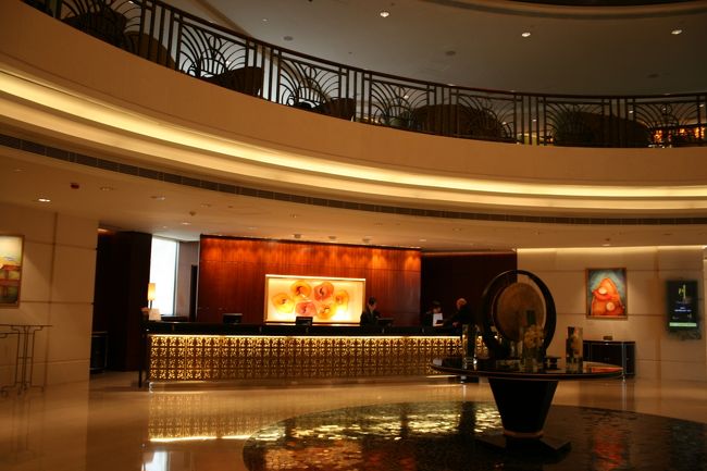 ランガムホテルのロビーラウンジ。落ち着いていてとても綺麗。