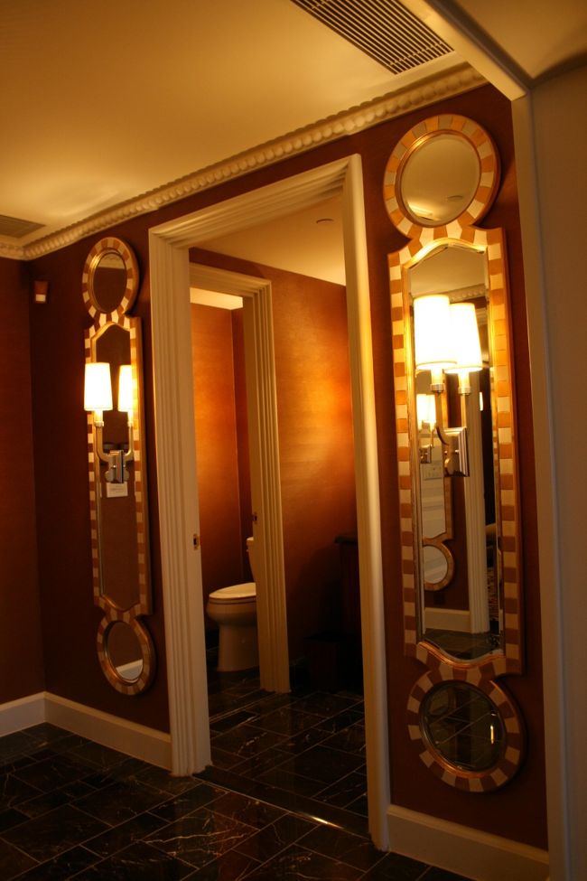 玄関そばの化粧室