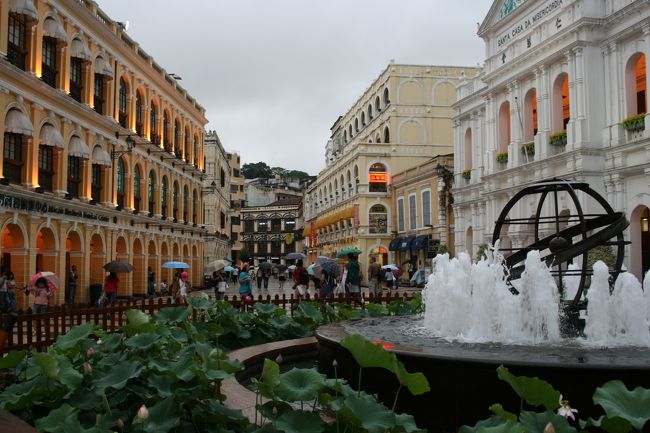 セナド広場。あいにくの雨です。