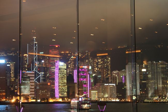 ８時になるとライトアップのダンスが始まります。