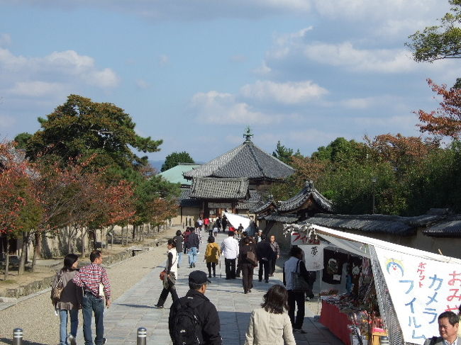 夢殿に行く途中には宿坊があります。