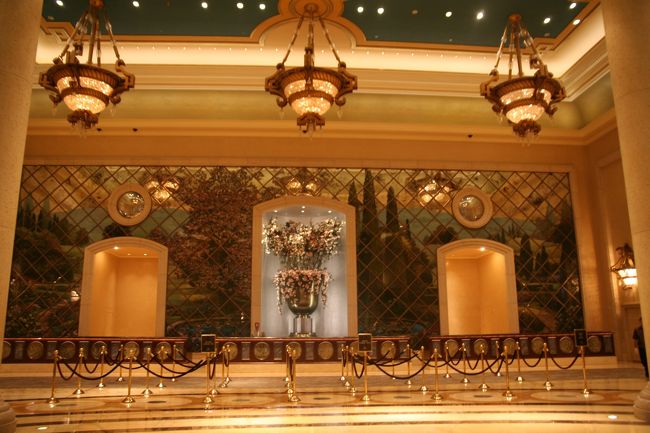 4月26日　朝……というよりまだ25日の深夜。<br /><br />部屋を抜け出して、散策＋CASIOへ。<br /><br />PALAZZOのチェックカウンターです。<br />