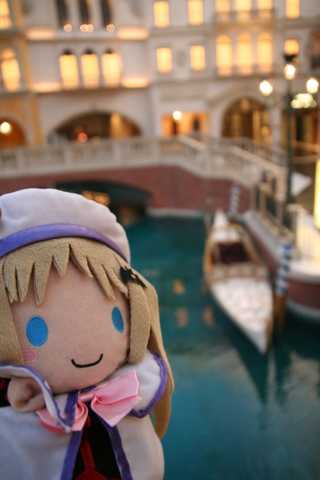 Grand Canal Shoppesへ。<br />ゴンドラですよ。<br />ウンディーネさんを探してしまいたくなる風景です。<br />わふー。