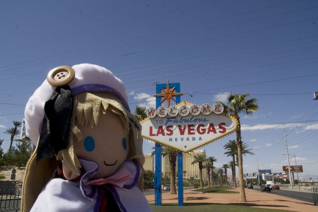 そして、Deuceに乗って、「welcome to LasVegas」の看板へ。<br /><br />この看板の写真を撮りたい方にとっておきの情報を。
