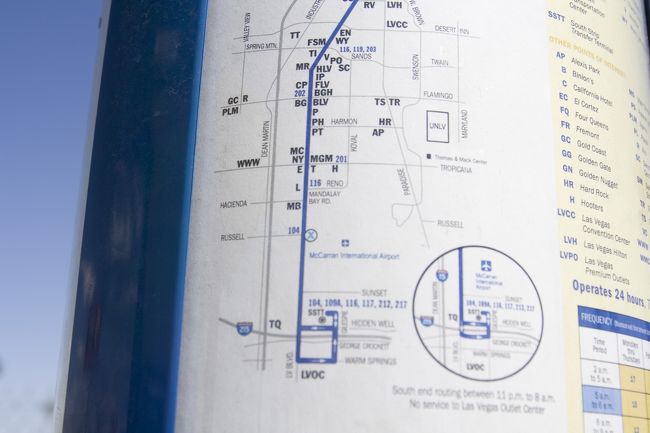 さらに情報を。<br /><br />Deuceですが、1回の乗車が3ドルです。<br />1日乗車券だと7ドル。<br />1日に3回以上する場合は、お得なのですが……。<br />1日ごとに購入するのが面倒という人にオススメ情報を。<br />実は、3日乗車券「3Day All Access Pass」というものがあるんですよ。<br />しかも15ドルなのです。<br /><br />滞在1日ということは無いと思いますので、3日乗車券を購入した方がお得です。