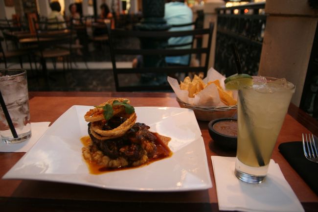 マルガリータを2杯、<br />チップス、Beef Ribを。<br /><br />全部で47.41ドル。<br />チップ含めて50ドルといったカンジ。<br /><br />お肉、軟らかっ！