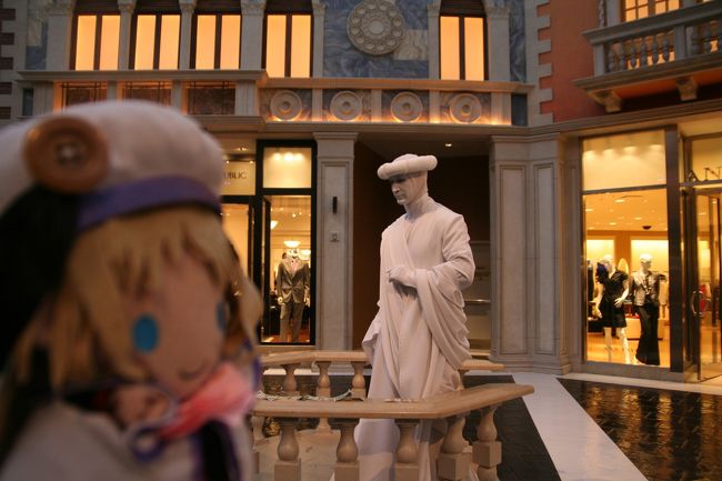 Grand Canal Shoppes内には、<br />石造のパフィーマンスをする方も。<br /><br />楽しいです。<br />わふー。