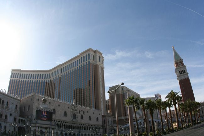 4月28日　朝。<br />今日は最終日です！<br />明日の早朝には、帰国の途に。<br /><br />天気が良いので、午前中から午後1時まで<br />プールにて日焼けタイム。<br /><br />めっさ真っ黒に。