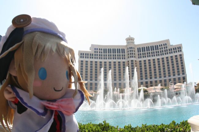 今回の旅行での見納めになるので、<br />しっかり鑑賞です。<br /><br />あっ、ポイントを。<br />ビデオカメラなどで撮影する場合、<br />ワイドコンバータのレンズを装着した方が良いです。<br /><br />前回の旅では、噴水ショウの一部しか撮影できませんでした。<br />今回、×0.5のレンズを装着したところ、全体が撮影できました。<br /><br />噴水ショウをビデオ録画したい方は、必須ですよ。<br /><br /><br />と、いうわけで、前回の失敗は取り返したです！<br />わふー。