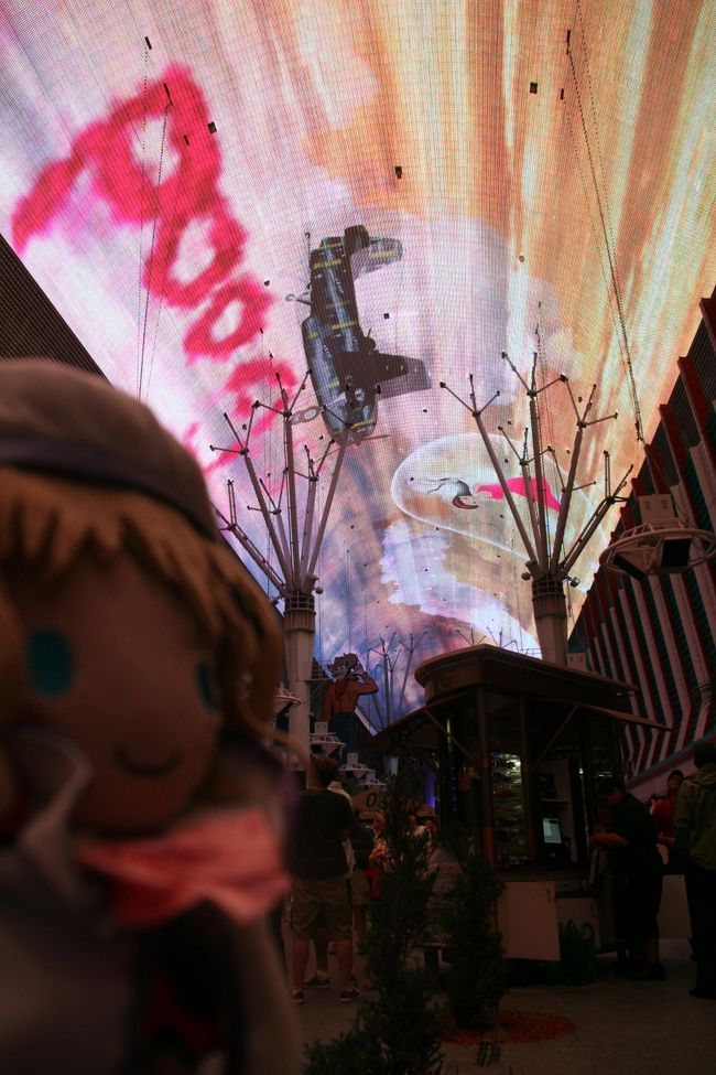 始まりました〜♪<br />1時間に1回なので、なかなか見られません。<br /><br />また、これを見ると、<br />確実にホテルでのショウなどは見られないです。<br /><br />でも、一見の価値はありますよ。<br /><br />わふー。