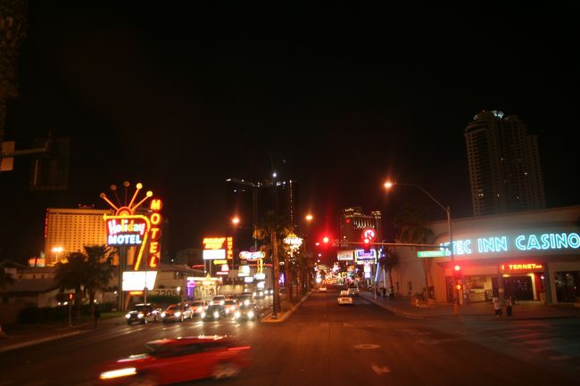 先頭にて、町並みを楽しみながらホテルへ。