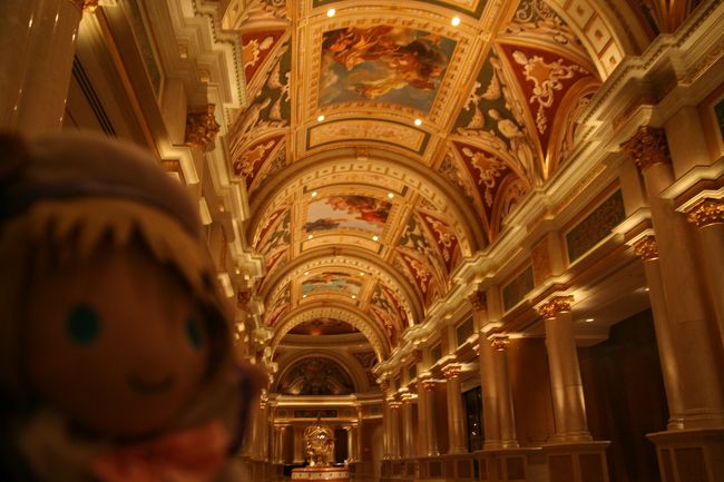 4月29日　早朝。<br /><br />早く起きてしまったので……散策。<br />ドゥカーレ宮殿です！<br />わふー。<br />（普通にVENETIANのロビーですけど）