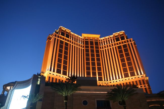 そして、チェックアウト。<br /><br />タクシーにて空港へ。<br />