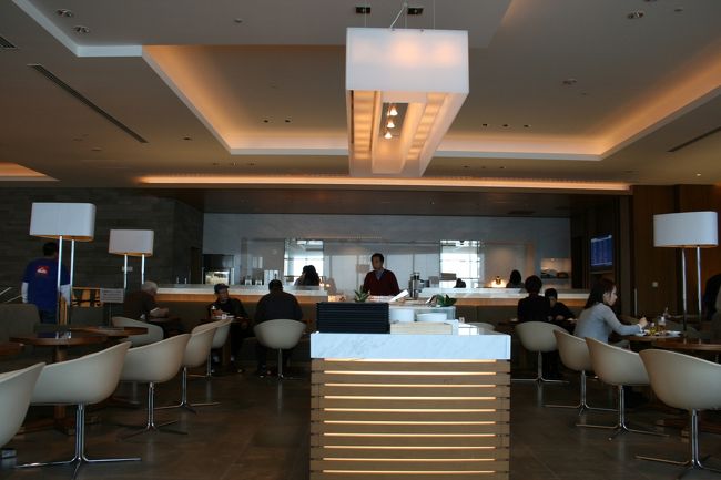 成田のラウンジ。新しいメニューを作ってほしいな〜。カレーは大きなお肉がごろごろ入っててお勧め。