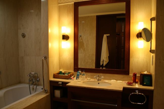 お風呂もシャワーブースと別れているので、使いやすいです。