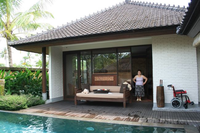 チェディのプールヴィラ。ヴィラ毎にバトラーがつきます。ランドリーは一人一日６枚までフリー、ドリンクもフリー、毎日お茶菓子とフルーツがつきます。アフタヌーンティーも別にデザートがいただけます。