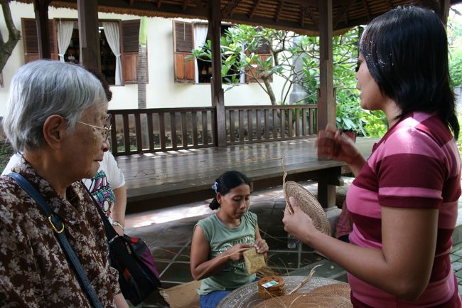 アシタバの工房。複雑な工程を経て作られているんですね。日本人には大人気のようです。