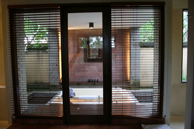 お部屋のお風呂。半露天です。結構広いので、女３人でも大丈夫（ｗｗｗ