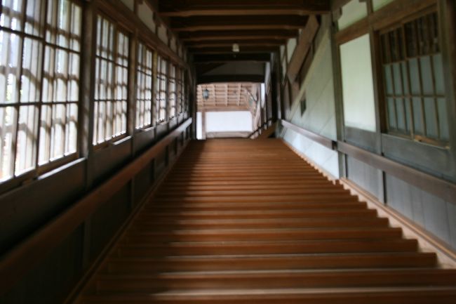 永平寺の階段。とても立派です。毎日上り下りしていたらかなり健康になりそう。