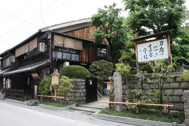 寺田屋。おりょうと、坂本竜馬がしのばれます。