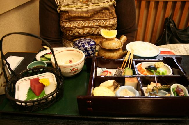 京都駅地下の料亭「萬重」の蒸篭弁当　美味