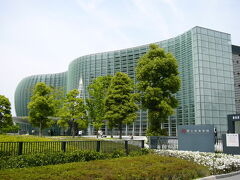 国立新美術館