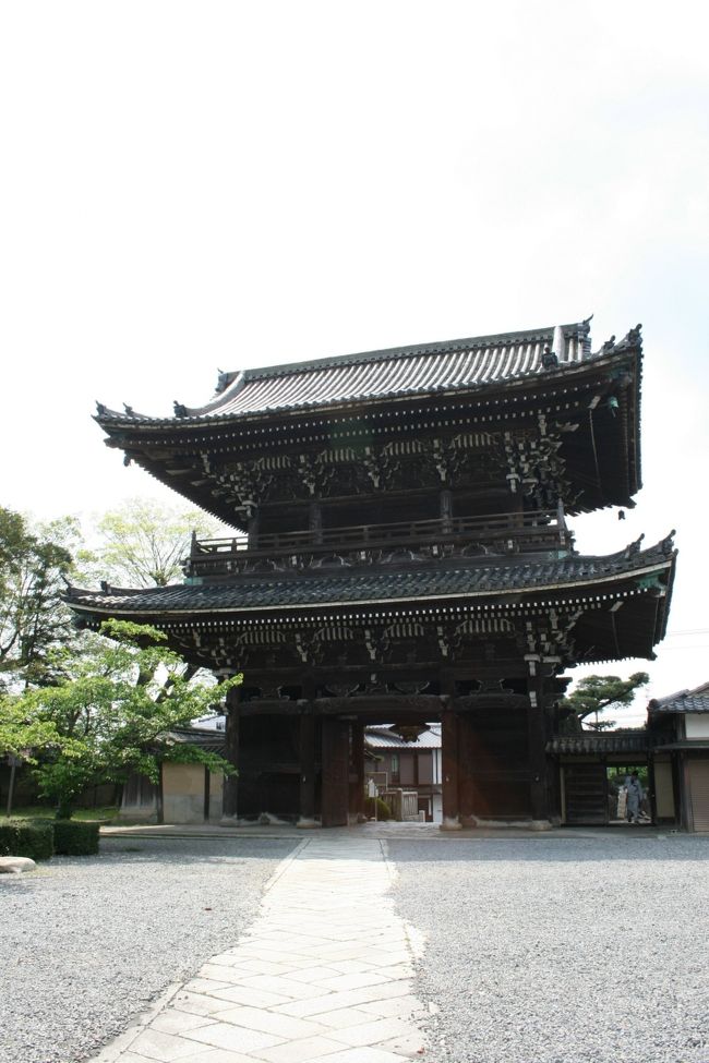清涼寺の門　立派です