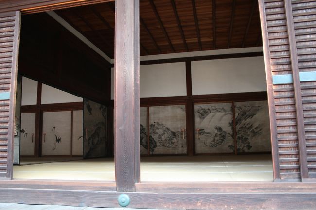 お部屋ごとに襖絵が異なる