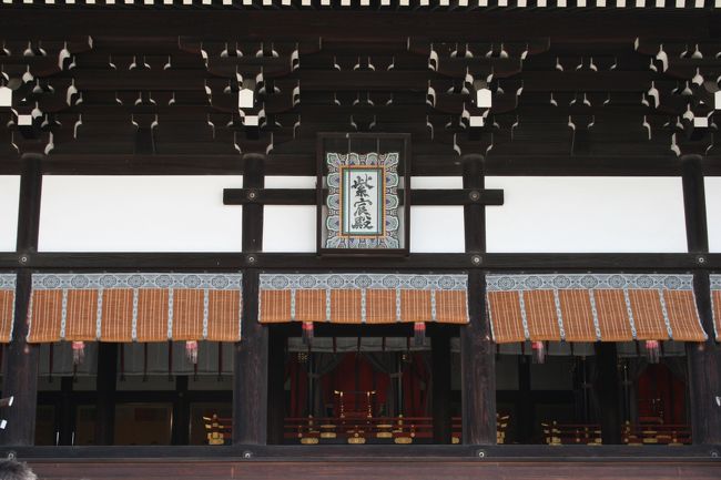 紫宸殿　立派な御座です。