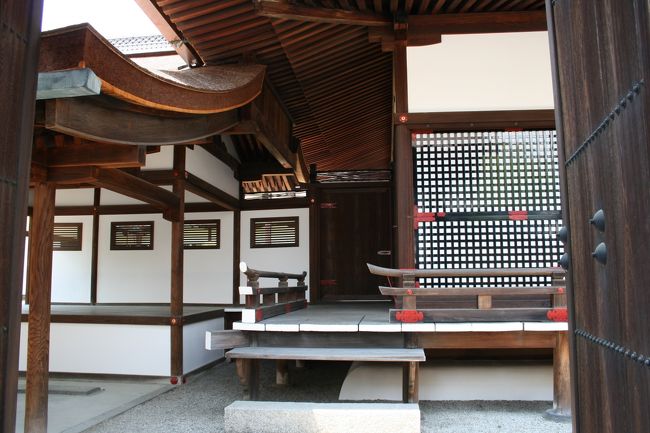 有名な藤壺　中は見れませんでしたが、美しい藤が咲き誇っているそうです。