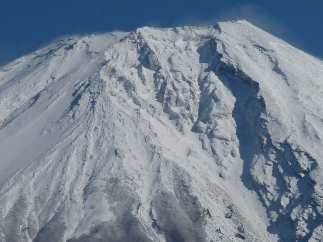 ←大沢崩れの辺りでしょうか？<br /><br />ズームで見てみましたが、去年の夏<br />一晩中あそこにいたなんて信じられませんね〜（汗）<br />