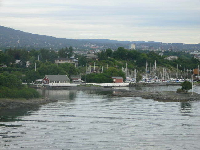 オスロへのフィヨルド風景