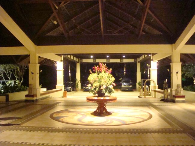 ラサリアリゾートのロビー！<br />リゾートホテルという感じが出ていますね！