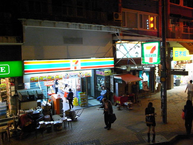 ハッピーバレーのトラム乗り場から見た、<br />セブンイレブン。<br /><br />このお店が、香港にできた7-11の第１号店<br />らしいです。