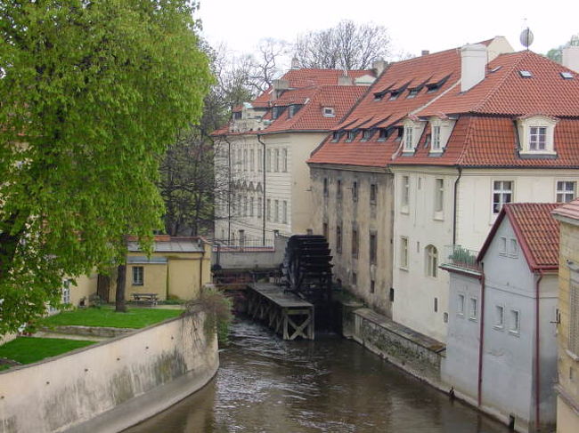 こんなところに水車がありました