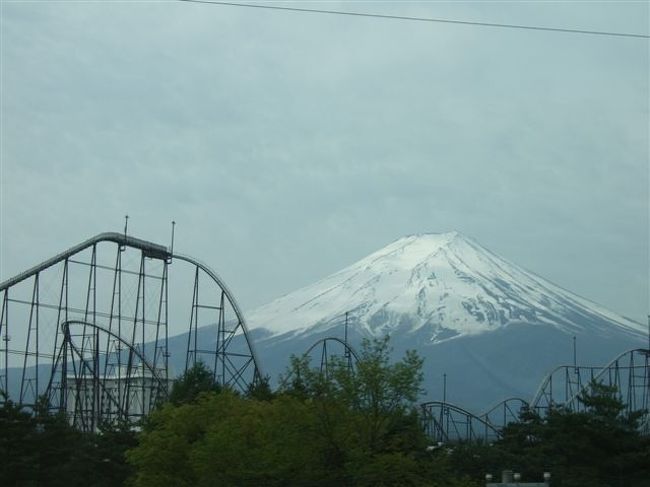 車中より<br /><br />「速度80」の標識もむなしく、渋滞した箇所もあったけどもうすぐ河口湖インター。<br />娘は富士急ハイランドに行きたそう( *´艸`)ムププ <br />