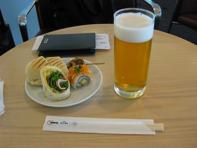 成田ノースウエストのラウンジで、お昼ご飯を。