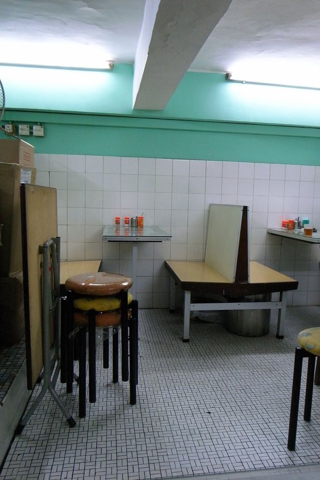 ２階席は1階席の半分くらいのスペース。<br />ちょっと隠れ部屋みたいな雰囲気で、<br />面白かった。