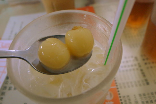 蓮子は、甘く煮てあって、<br />ほくほくしておいしかった。