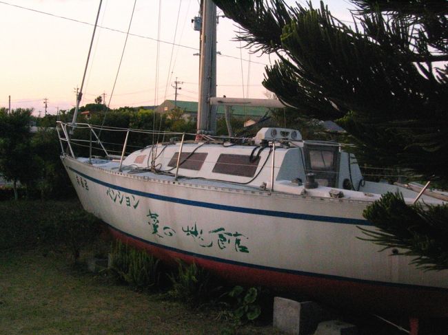 なぜかクルーザーが庭に<br /><br /><br />