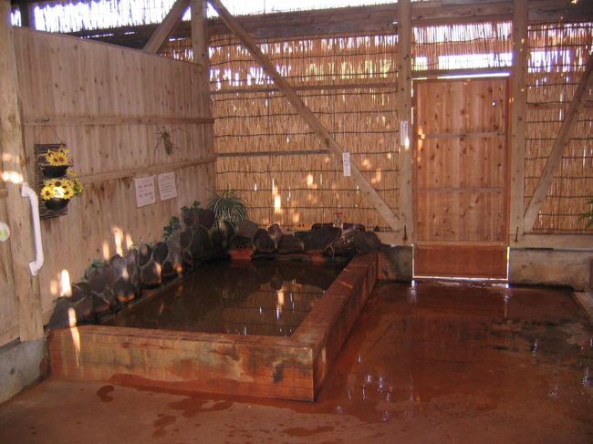 内風呂も凝ってます<br /><br />メイク落とし・洗顔・コンデッショナー有<br /><br /><br />入浴時間が、22時までって勿体無い！<br /><br /><br /><br /><br />