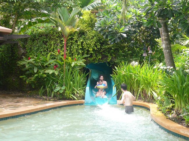 ウォータースライダーを<br />みんなで順番にやりました！<br />子供たちもたくさんやっていました。