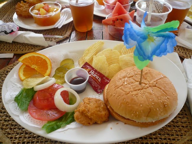 ココパームガーデンビーチでの昼食