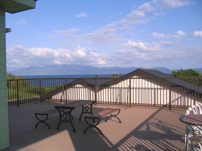 それもその筈<br /><br />この50?のテラスがお気に入り<br /><br />小鳥のさえずりと波の音に耳を澄ます<br /><br /><br />錦江湾が、開聞岳が、青空が見える♪<br /><br />畑の中の小高い丘のテラス<br /><br />ここが一番居心地よいのだ<br /><br /><br /><br /><br /><br />