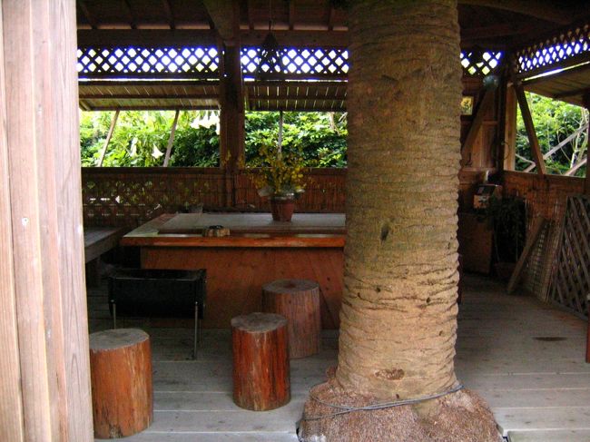 右奥<br /><br />あのバリ風の建物は<br /><br />バーべＱ会場でしたか・・・<br /><br />天然木の柱が象さんの足みたい