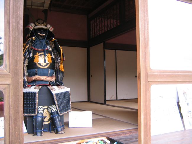 お屋敷によっては<br /><br />鎧、兜も飾ってあるけど・・・<br /><br />