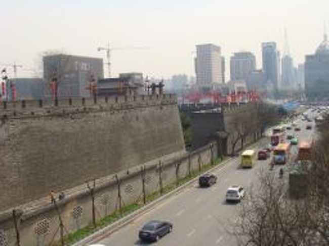 夕方の便で成都へ。<br />西安滞在１泊２日。<br />もう半日あればイスラム通りや古文化街を散策したかった。<br />また次回。